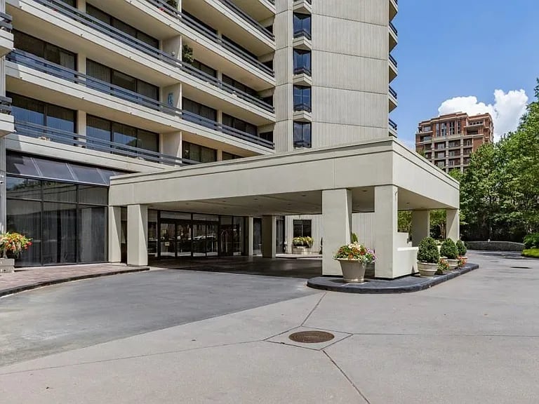 2660 Peachtree Rd NW #33B