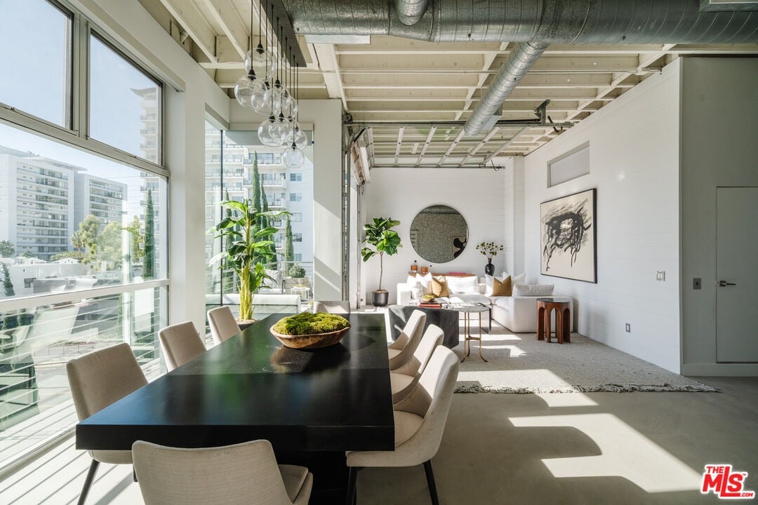 1152 N La Cienega Blvd, #301