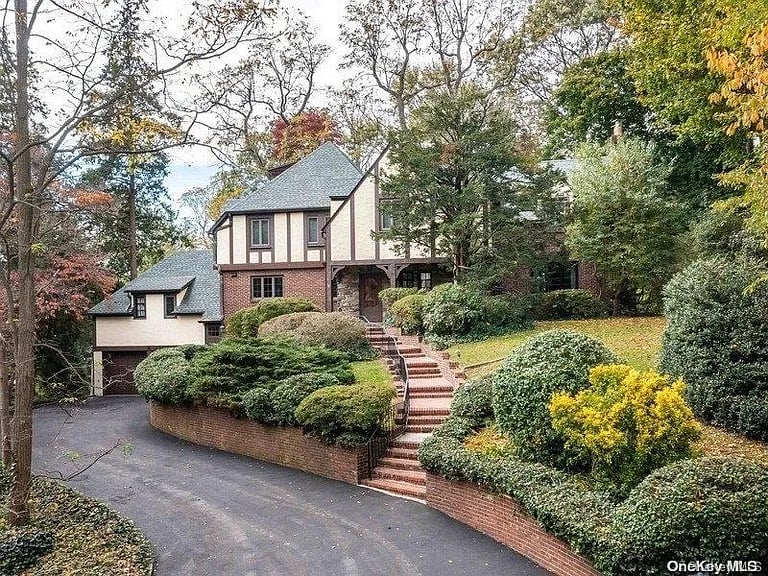 122 Huntington Rd