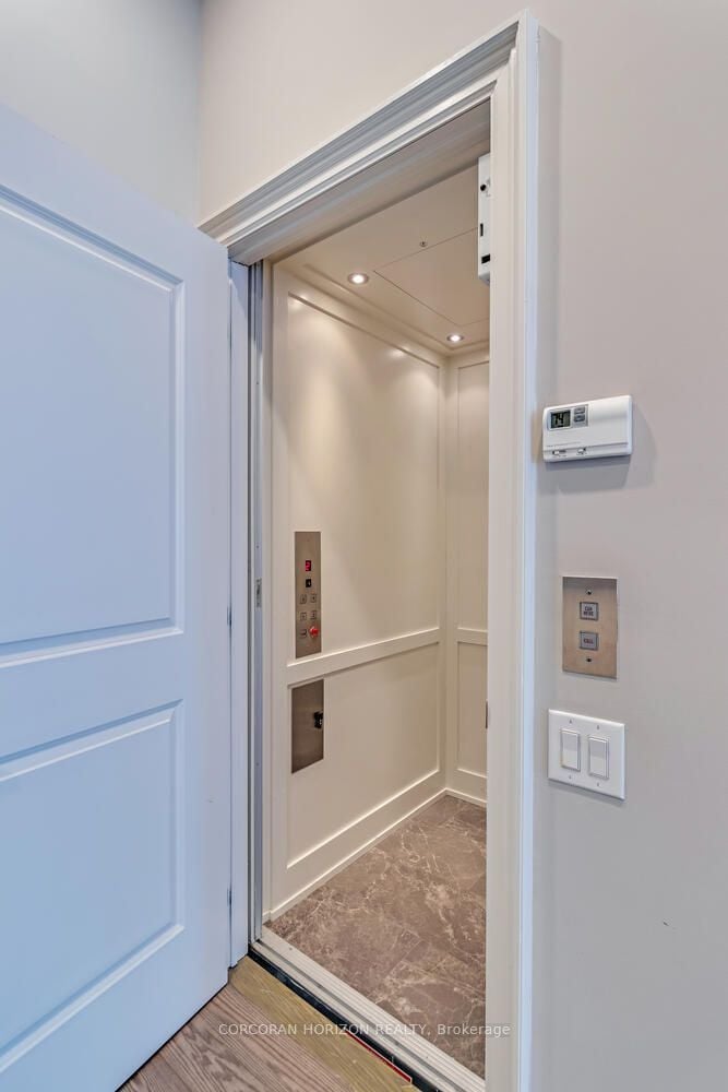 GRAND TOWNHOUSE IN THE ANNEX