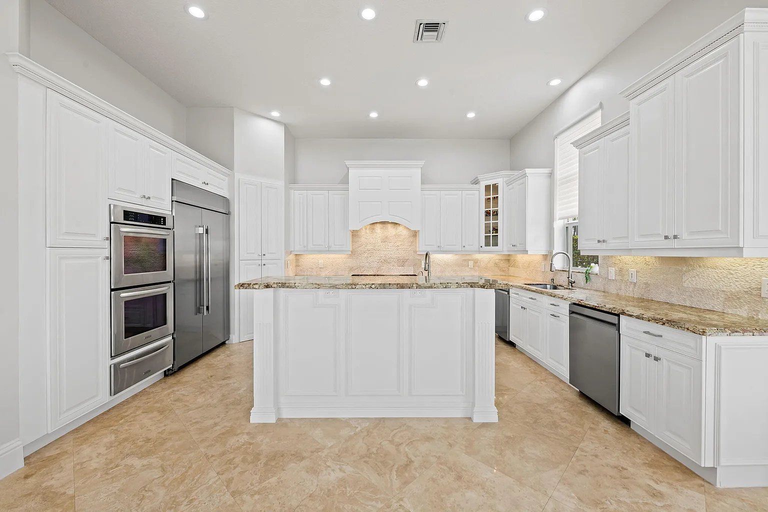 1261 NE 27th Wy
