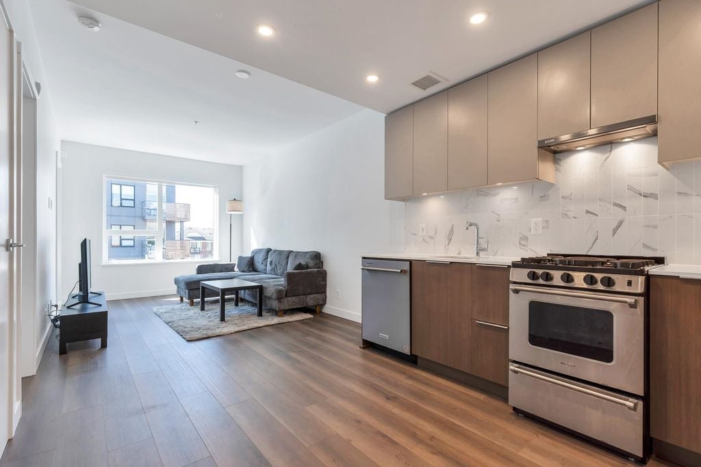 648 Lea Ave, #305