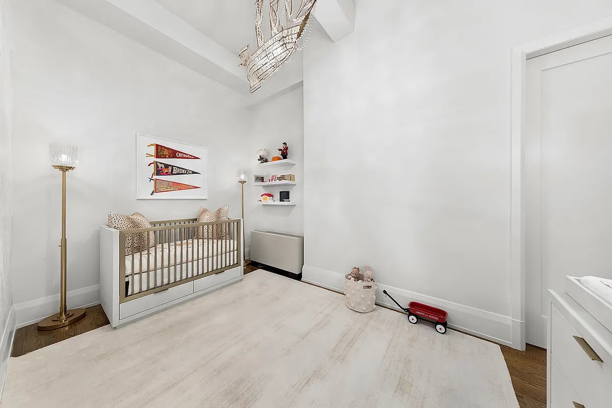 263 9th Ave, #7D