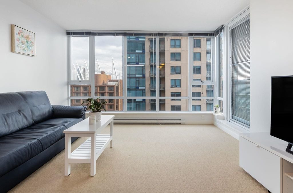 233 Robson St, #1705