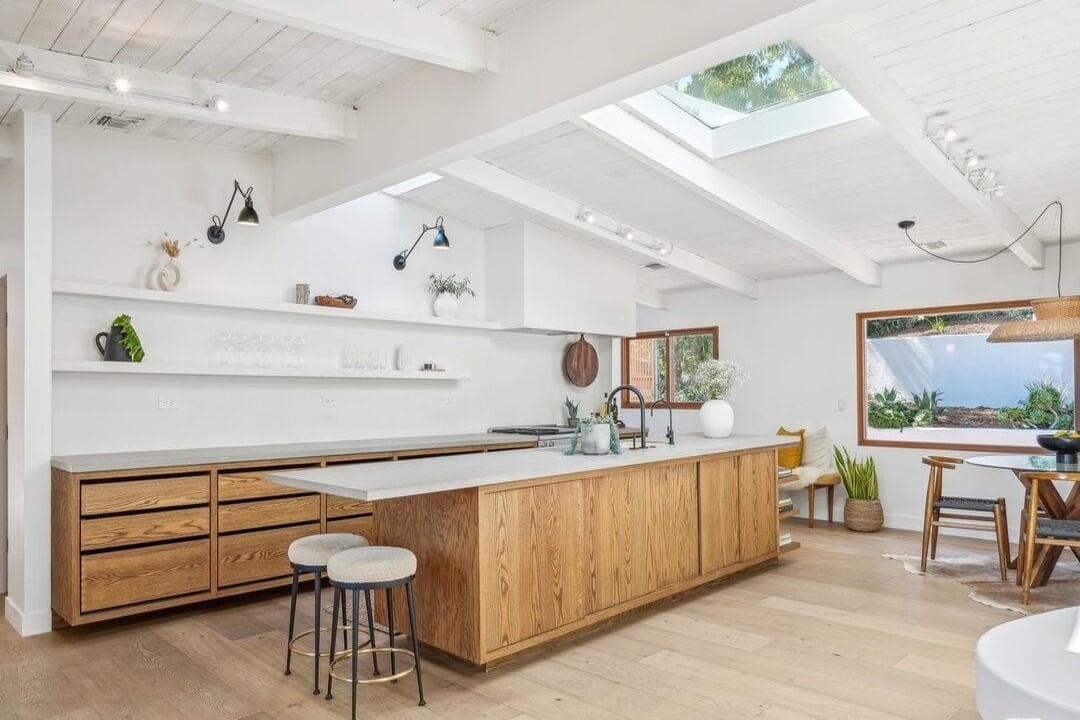 Sunset Crest Dr, 90046