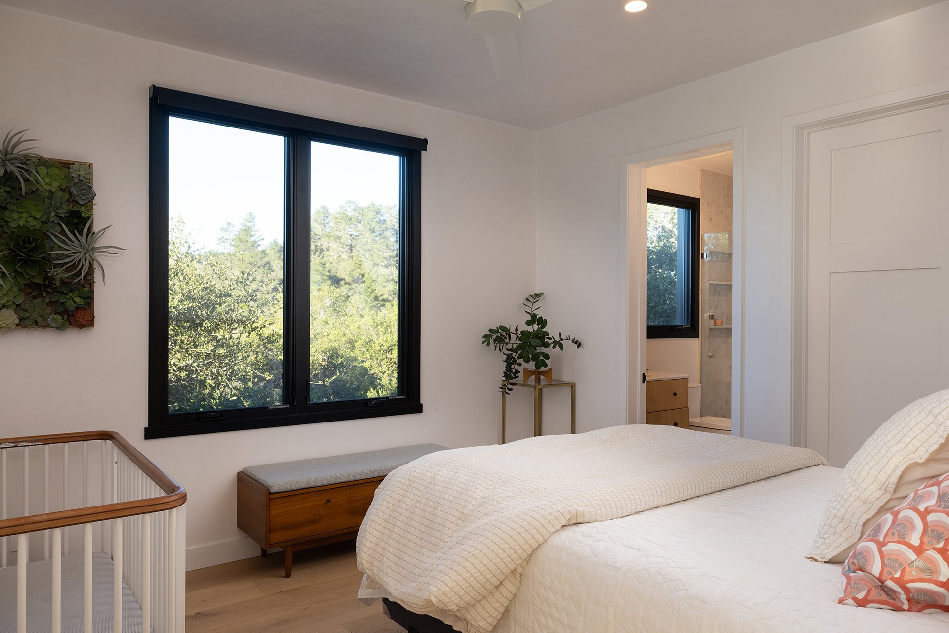 Este Canada | A Tehama Compound