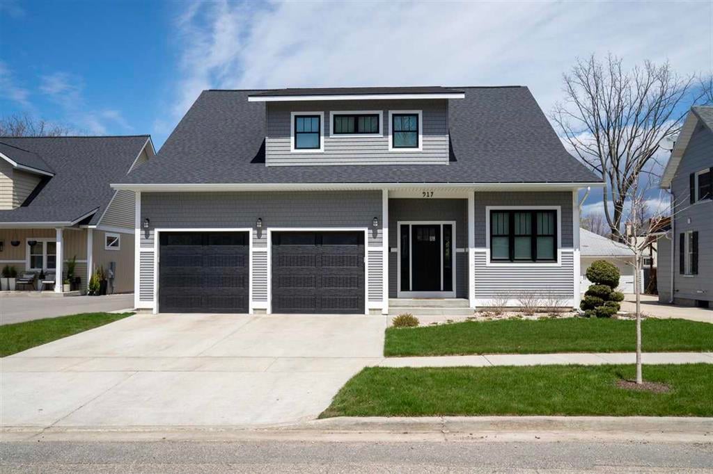 917 Grove Street, Petoskey MI 49770