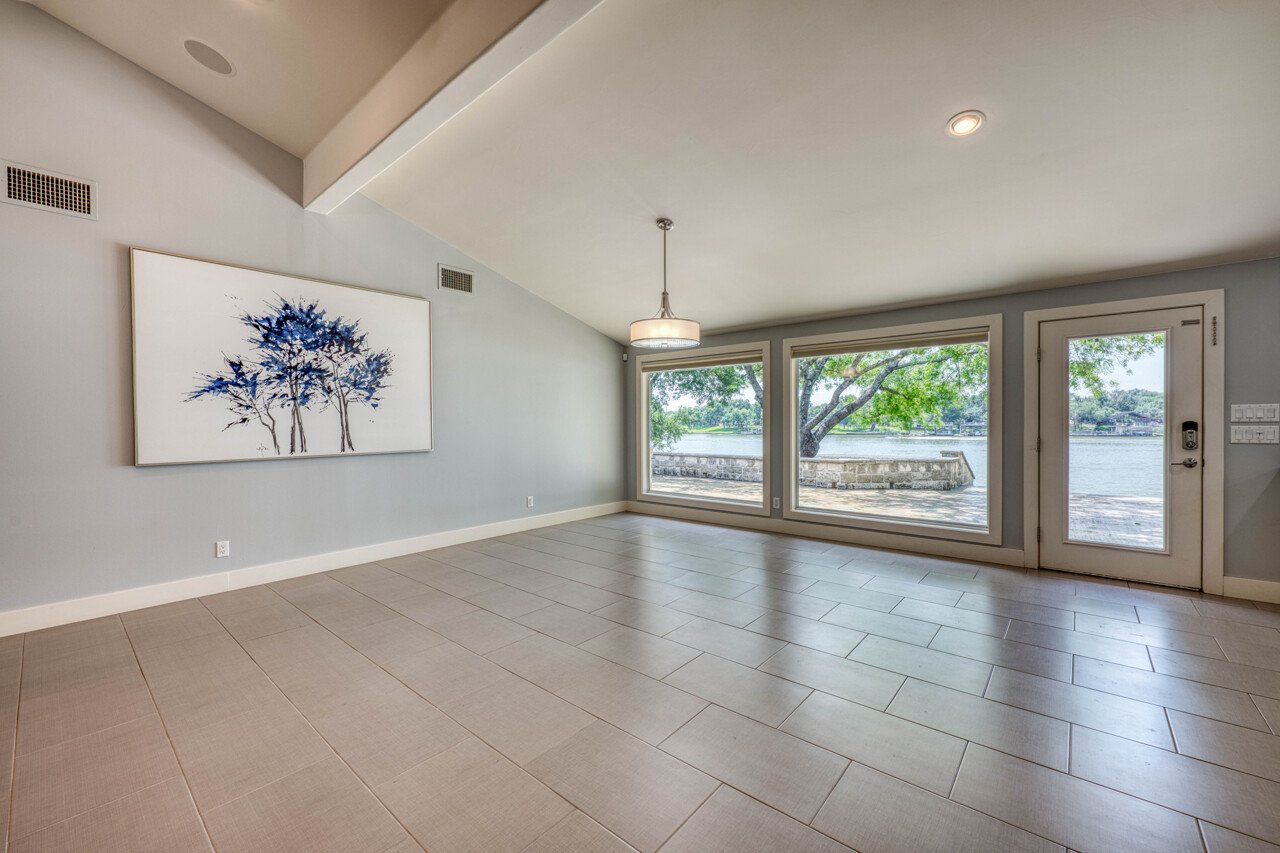 1704 Bluebonnet Lane