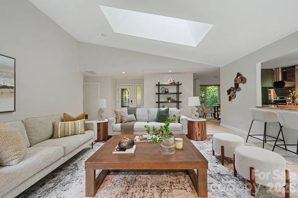 10006 Stoneleigh Lane