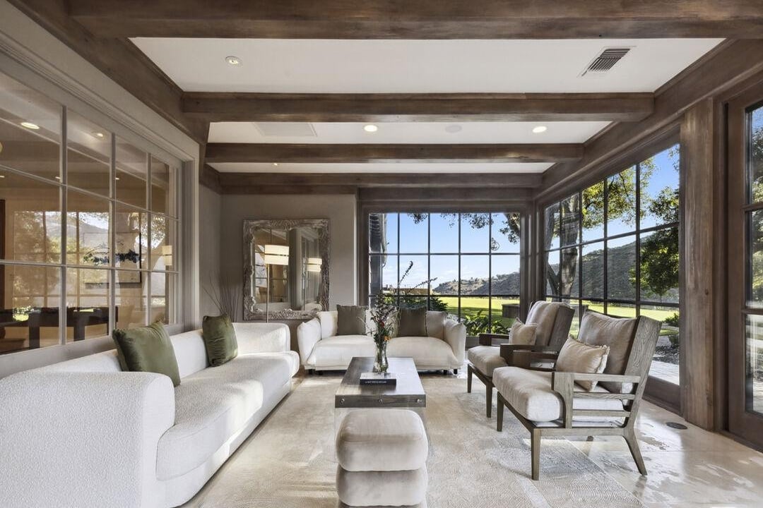 3100 Mandeville Canyon Rd