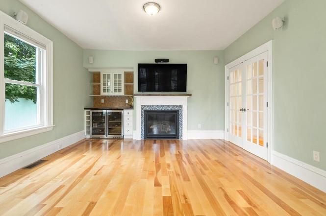 327 Commonwealth Ave