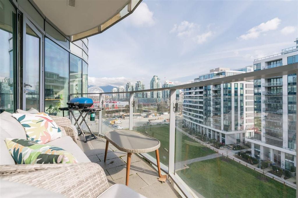 1661 Ontario St, #806