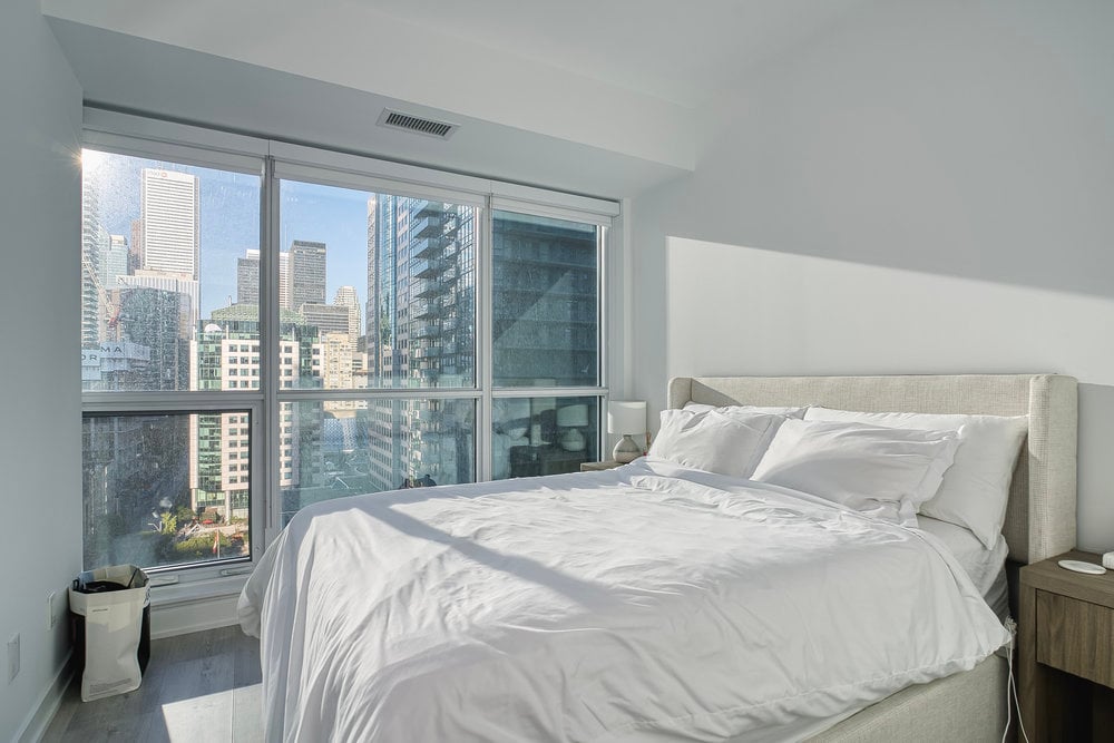 327 King Street W 1408