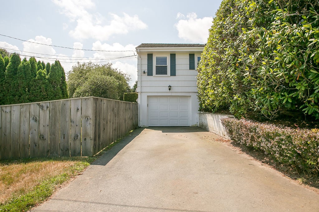 2 Sherri Lane, Middletown RI, 02842
