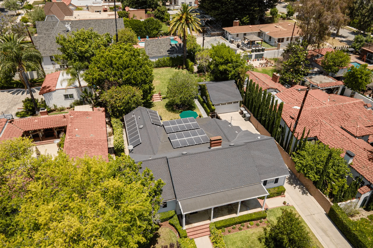 925 W Kenneth Rd