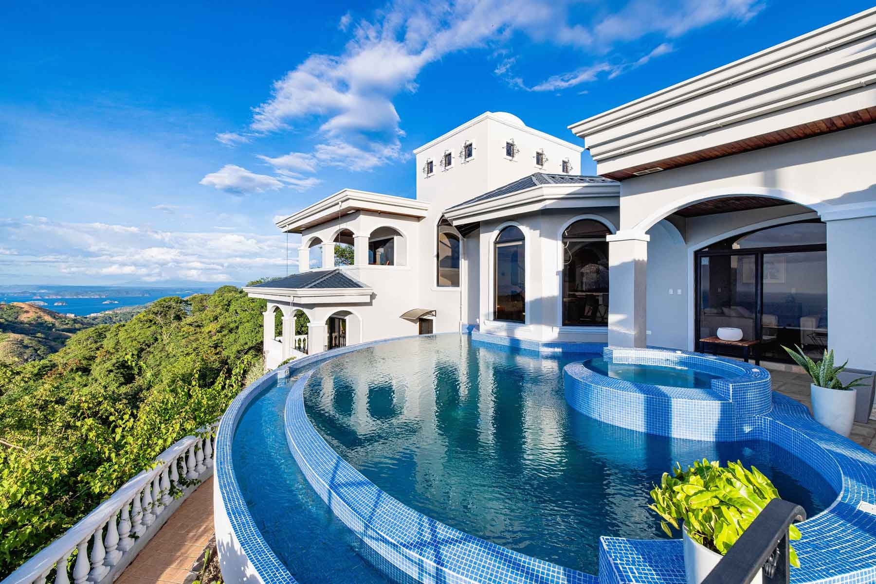 Casa Vista de Paraíso | Panoramic Ocean & Volcano Views in Exclusive Lomas del Mar