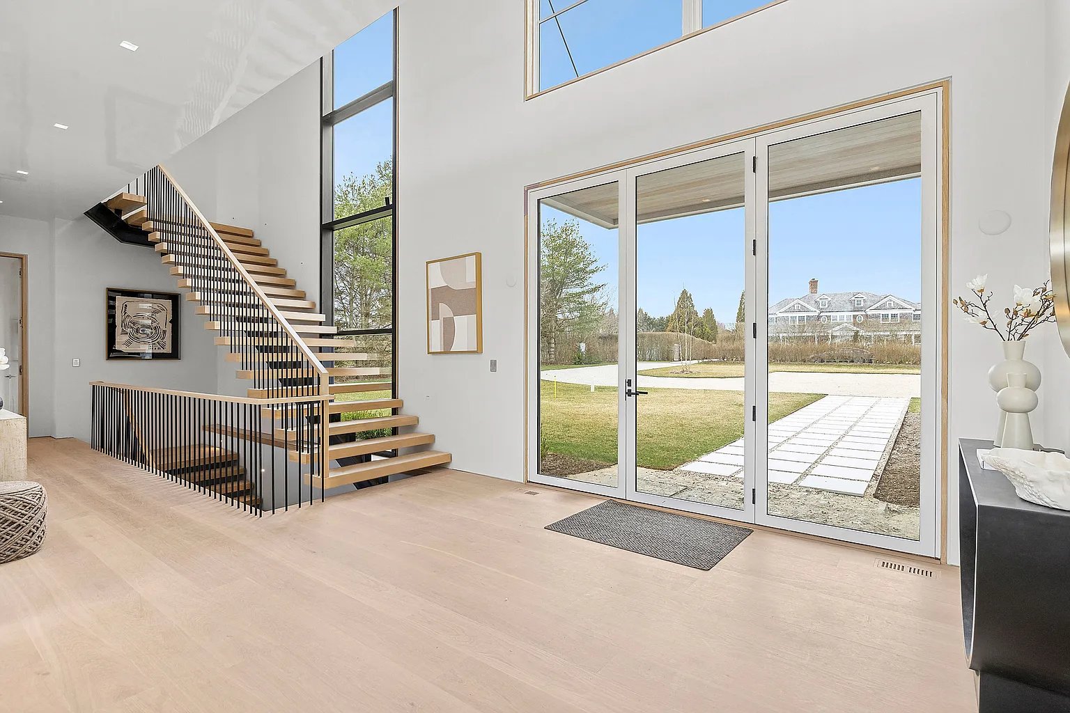 637 Halsey Ln