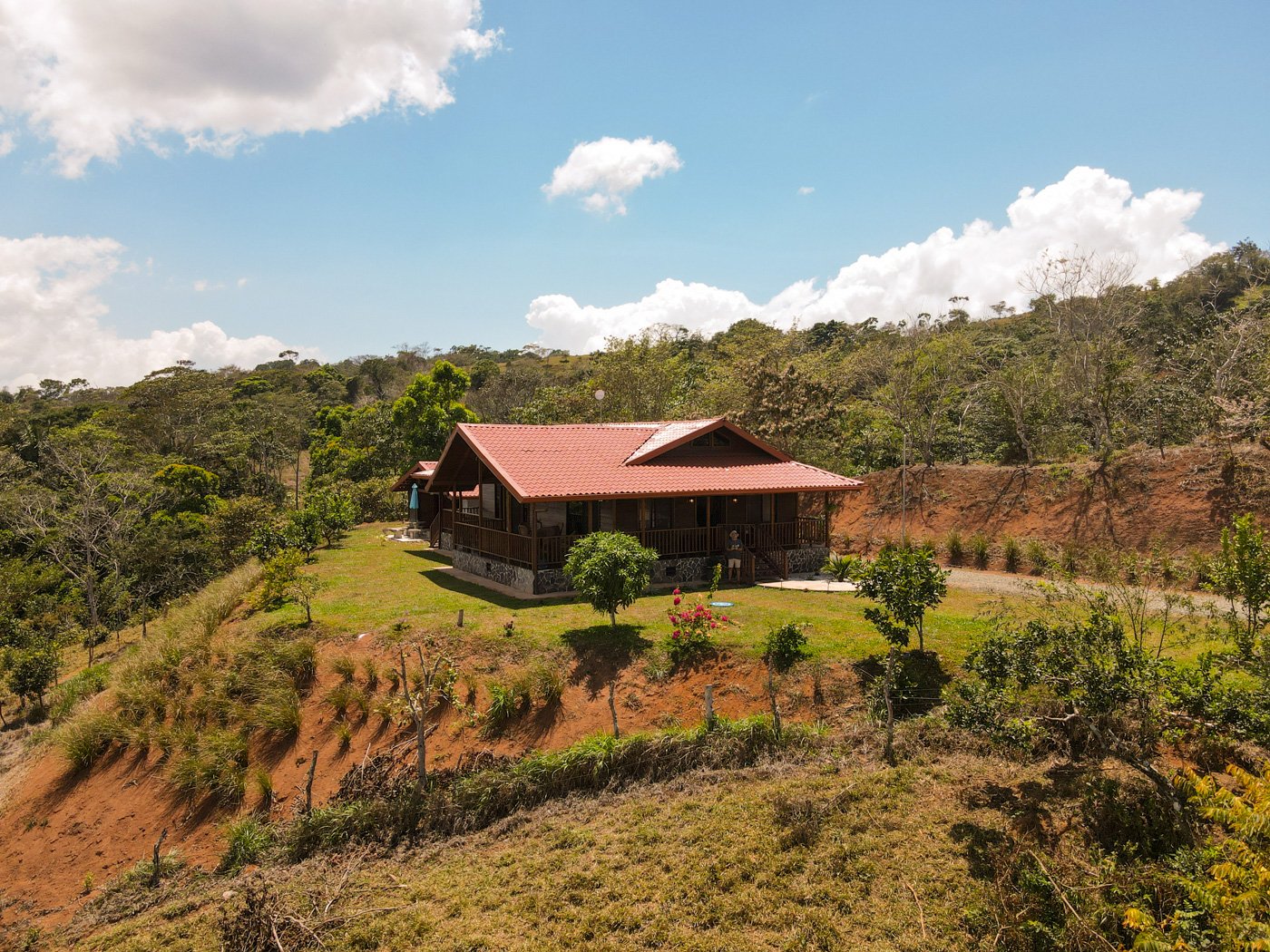 Serene Splendor - Discover Your Dream Home in Pacuar Perez Zeledon