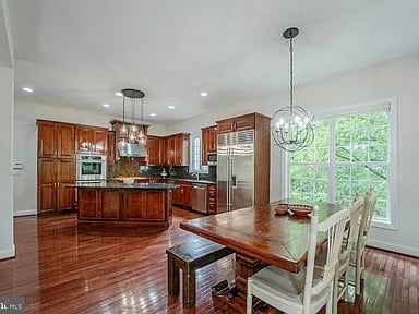 106 Calvary Ct SE