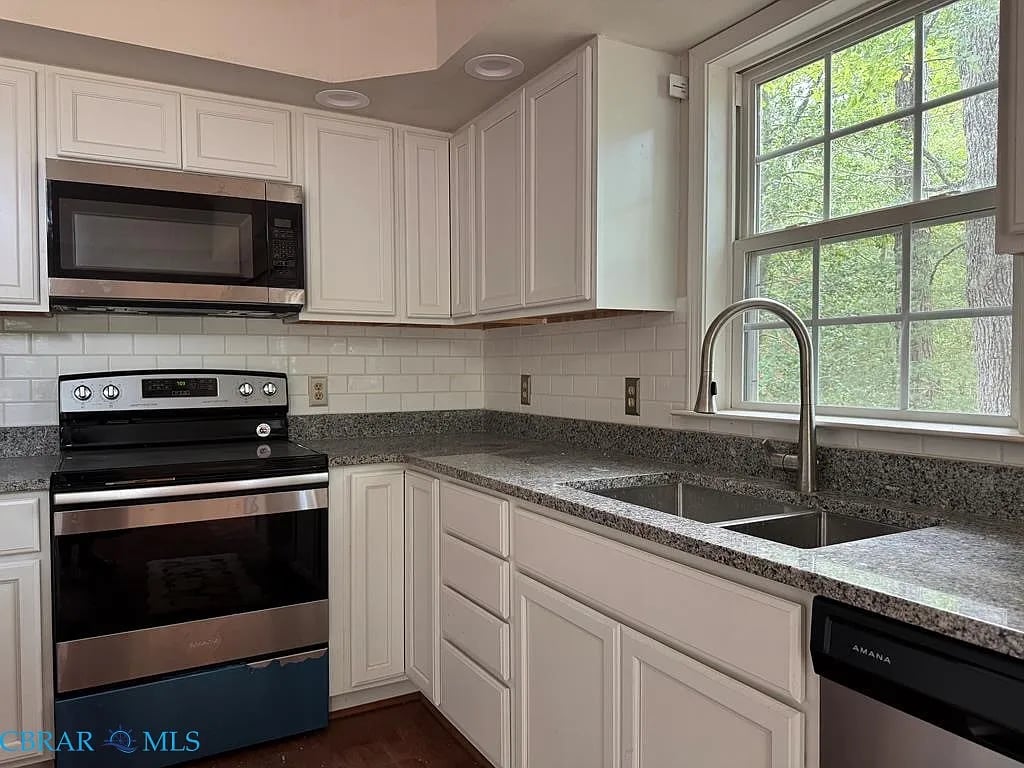 105 Emerald Cove Rd