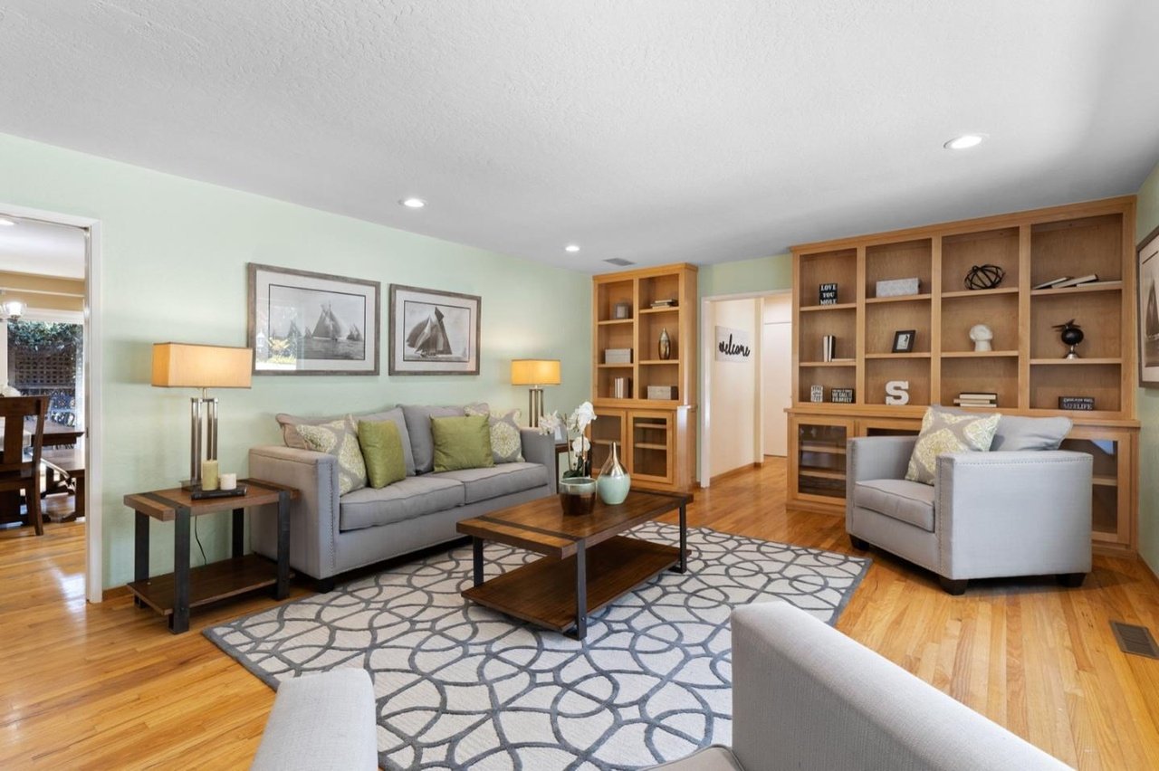 299 Bayview Ave