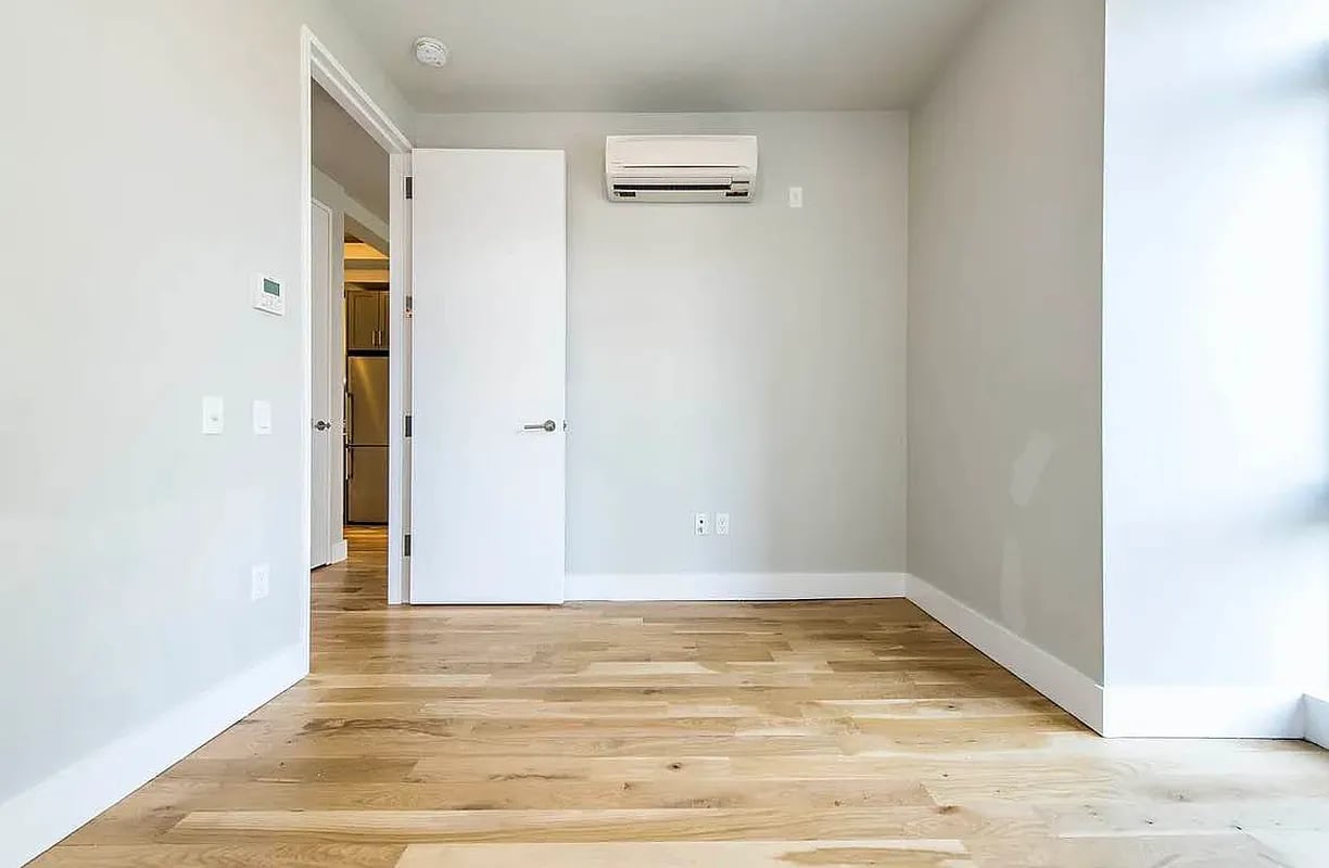 185 Leonard St 3E