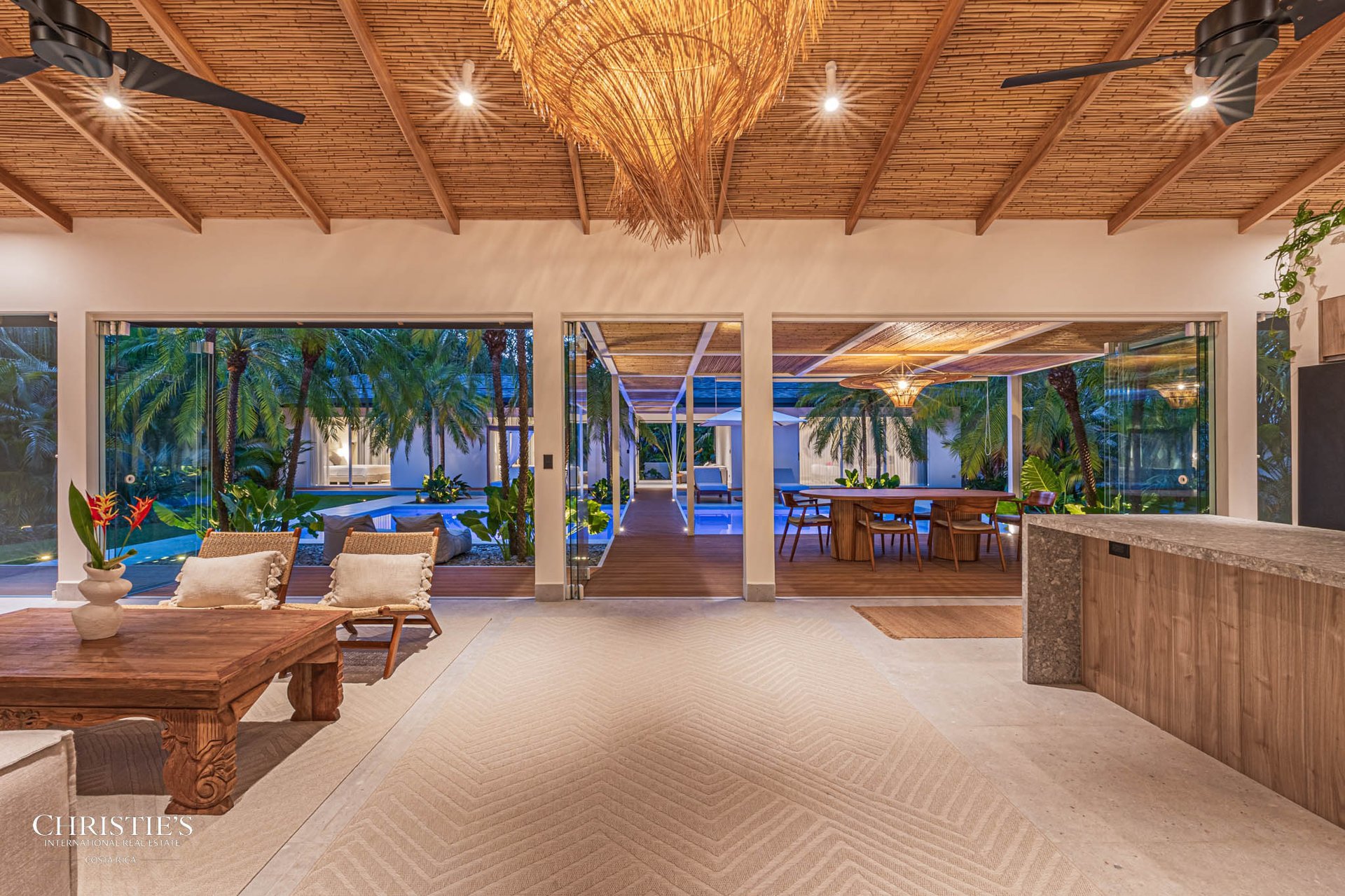 Casa Ohana – Comtemporary Luxury Villa, Steps from the Beach