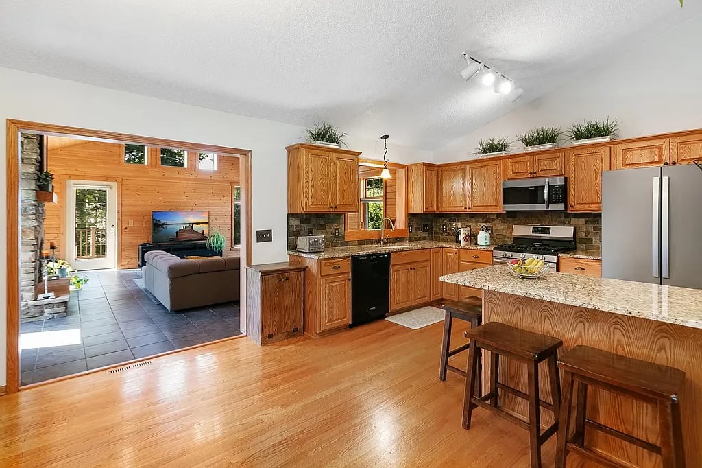 96 Maple Ln