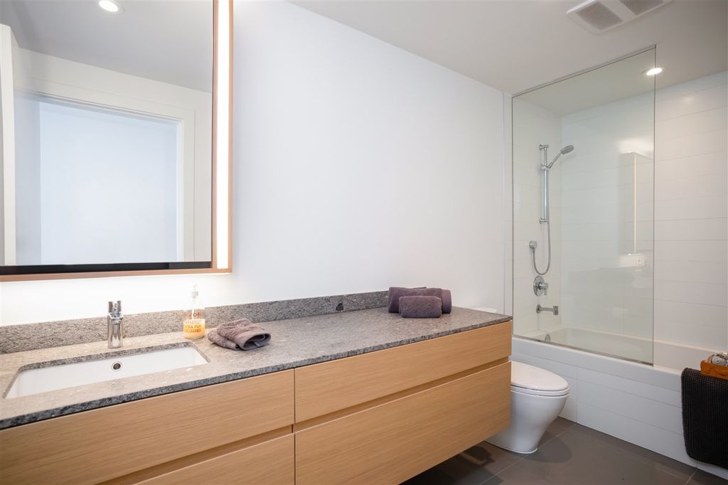 602 W 8th Ave, #1555
