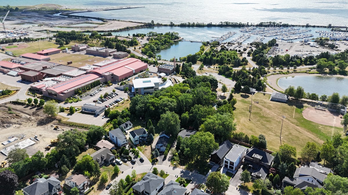 708 Montbeck Cres