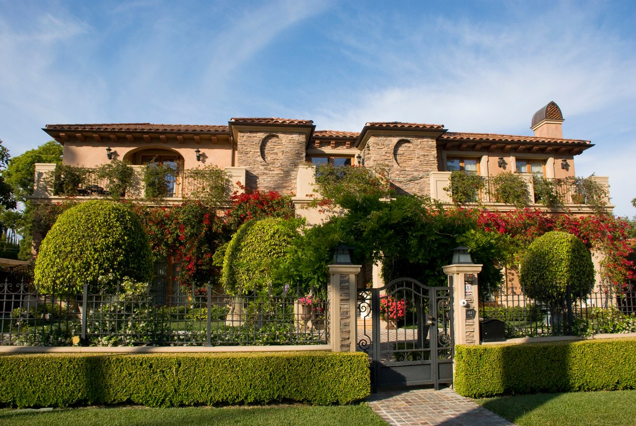 Leasing a Luxury Home in Beverly Hills: Glamour on Borrowed Time