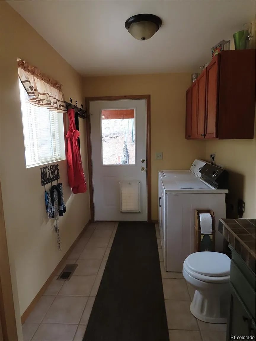 1051 Spring Valley Ln