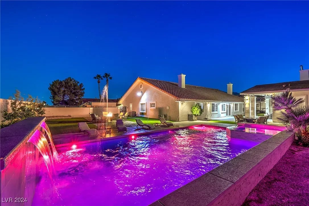 5445 N Durango Dr