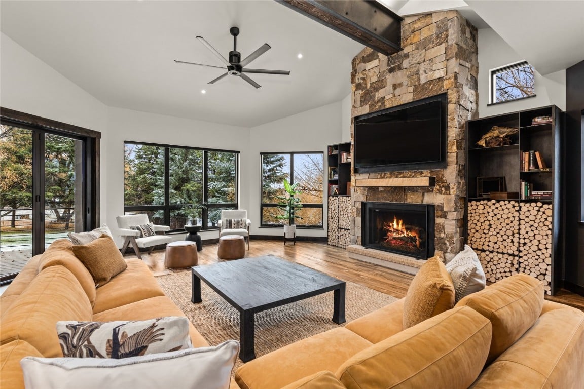 855 Fox Ln