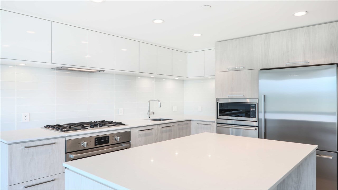 2201-680 Seylynn Cres