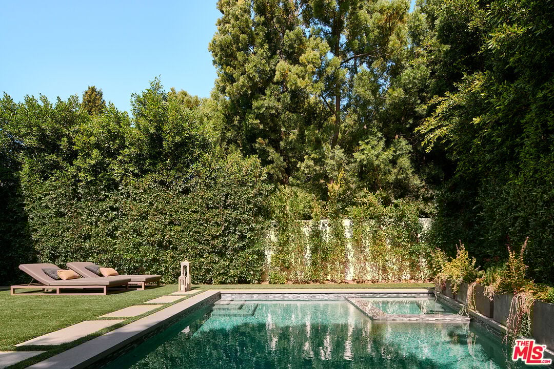 N Bowling Green Way, 90049