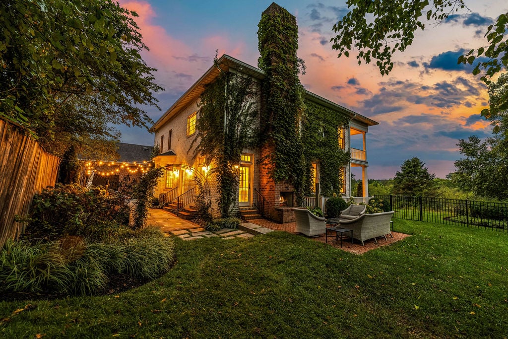 Stunning Hayfields Manor Home