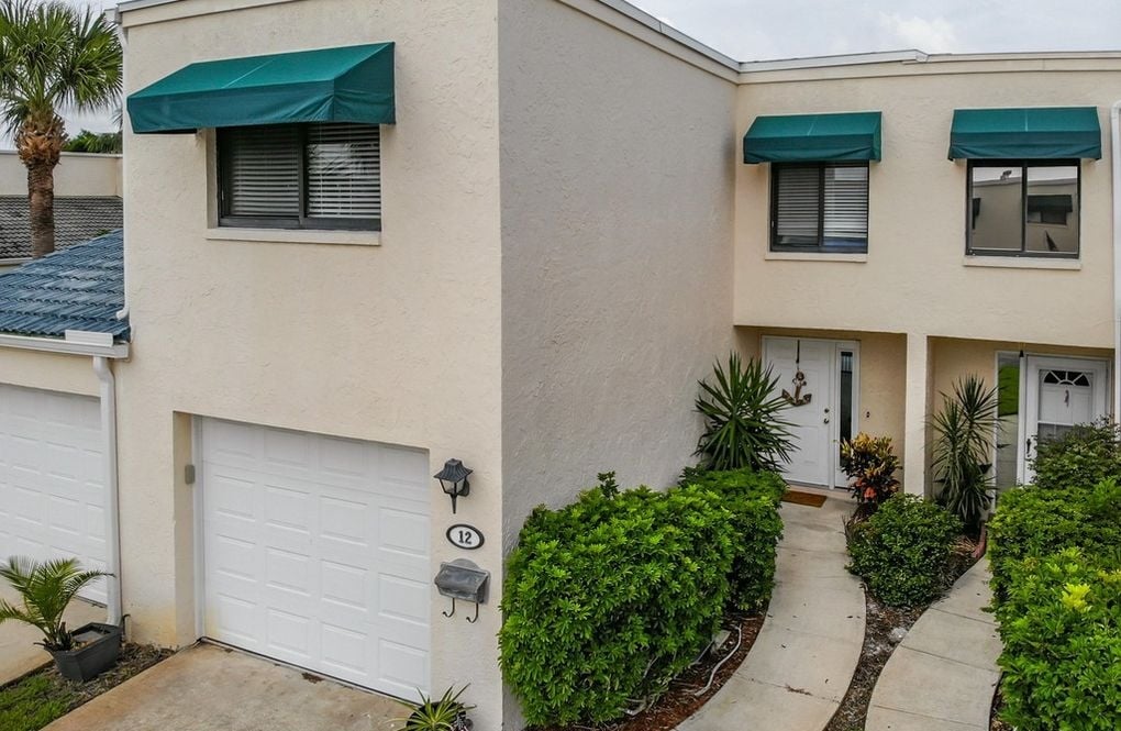 12 Emerald Ct