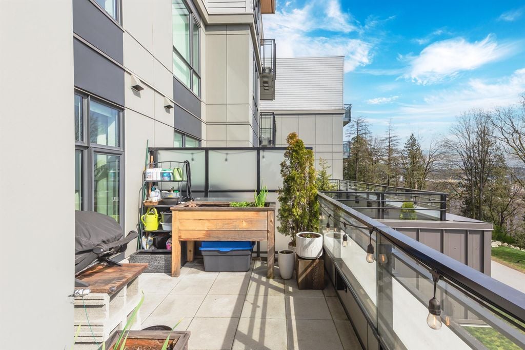 747 E 3rd St, #207