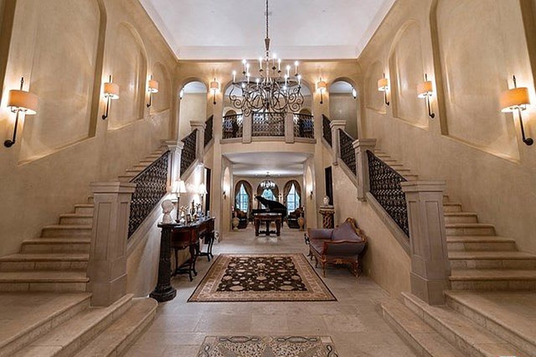 Velvet Manor