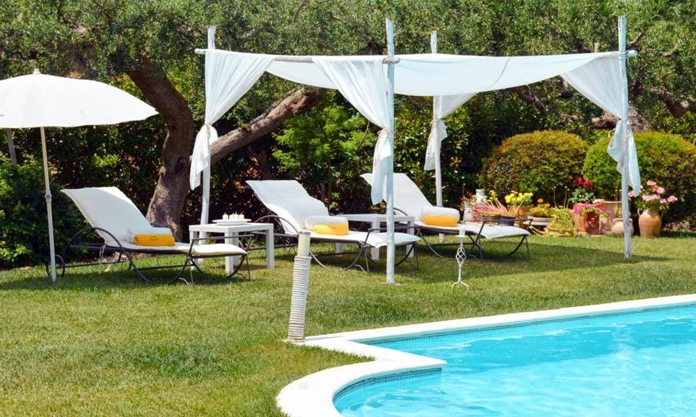 Character Filled Trulli With Pool Near Castellana Grotte