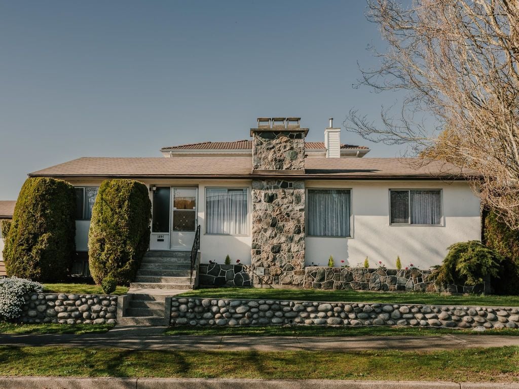 1495 E 28th Ave
