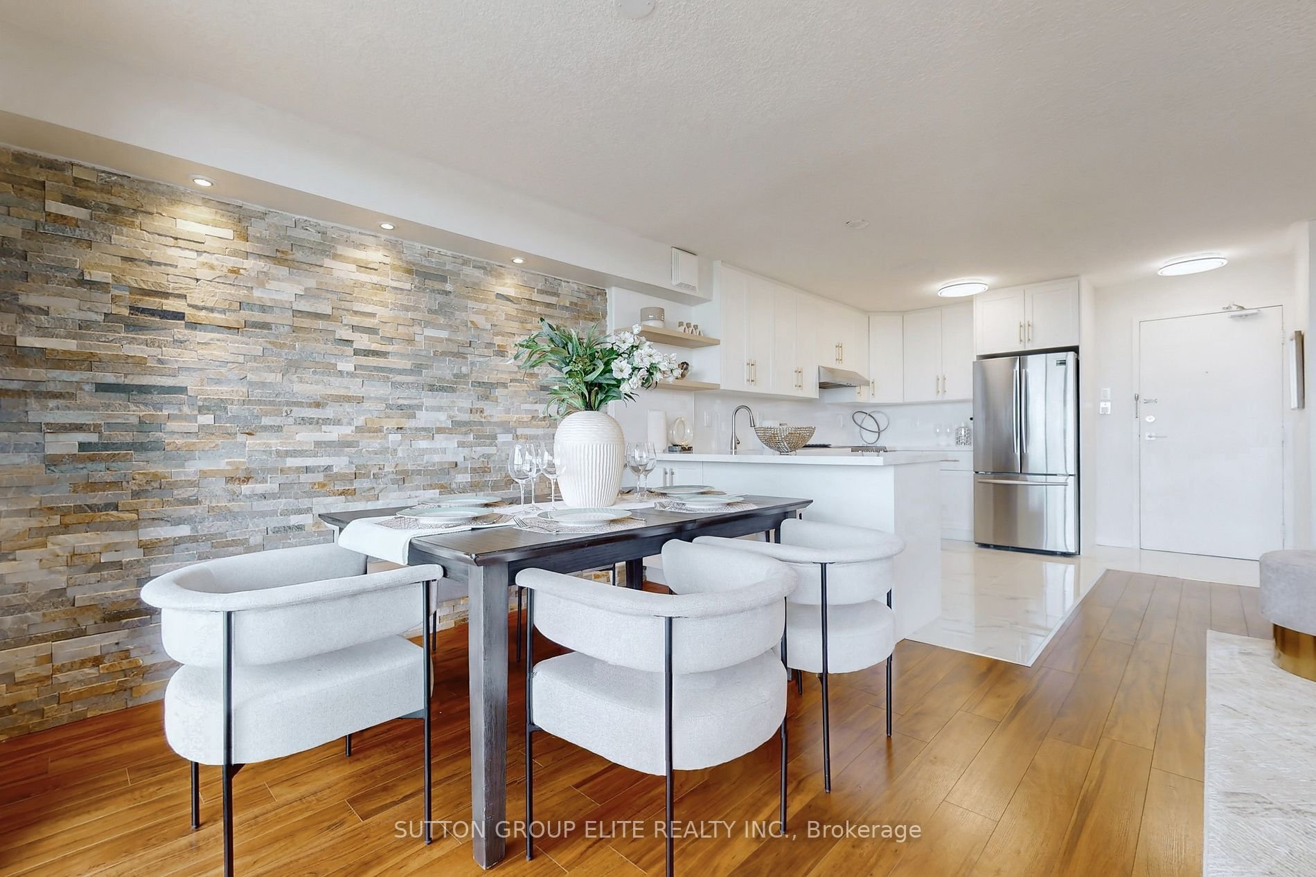 EXQUISITE PH IN NORTH YORK 