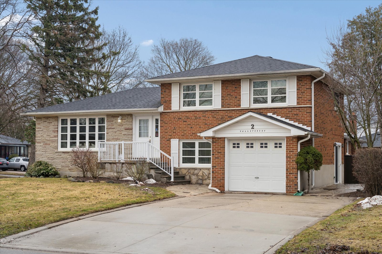 2 Valleycrest Ave