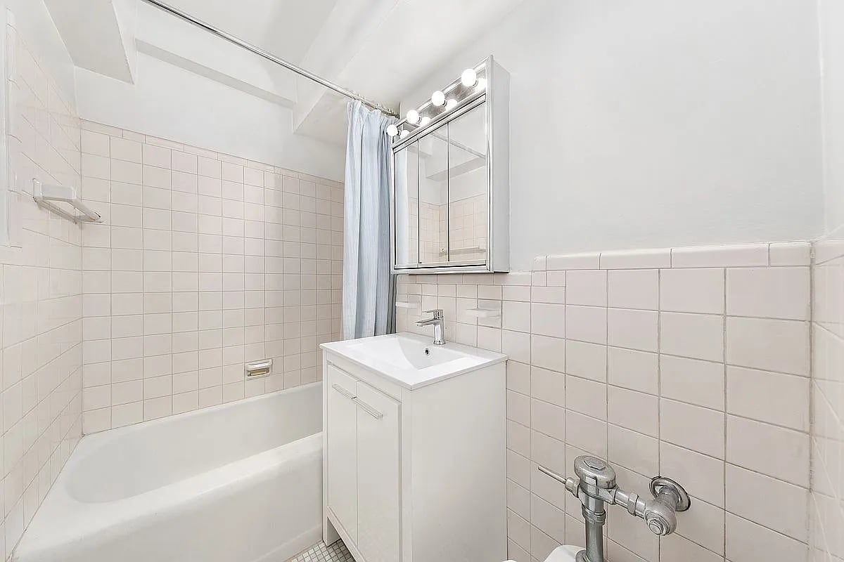 200 E 36th St, #17B
