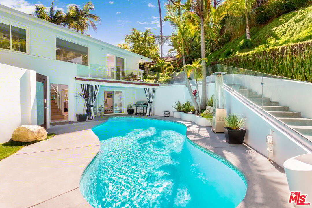 Halo Manor, Braeridge Dr, 90210