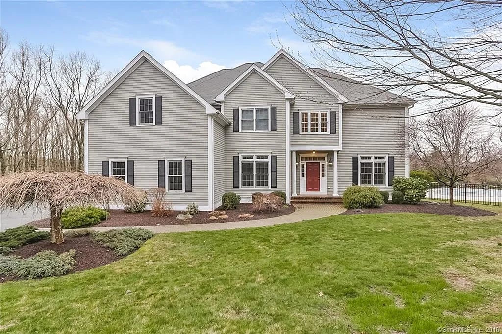 57 Charter Ridge Dr