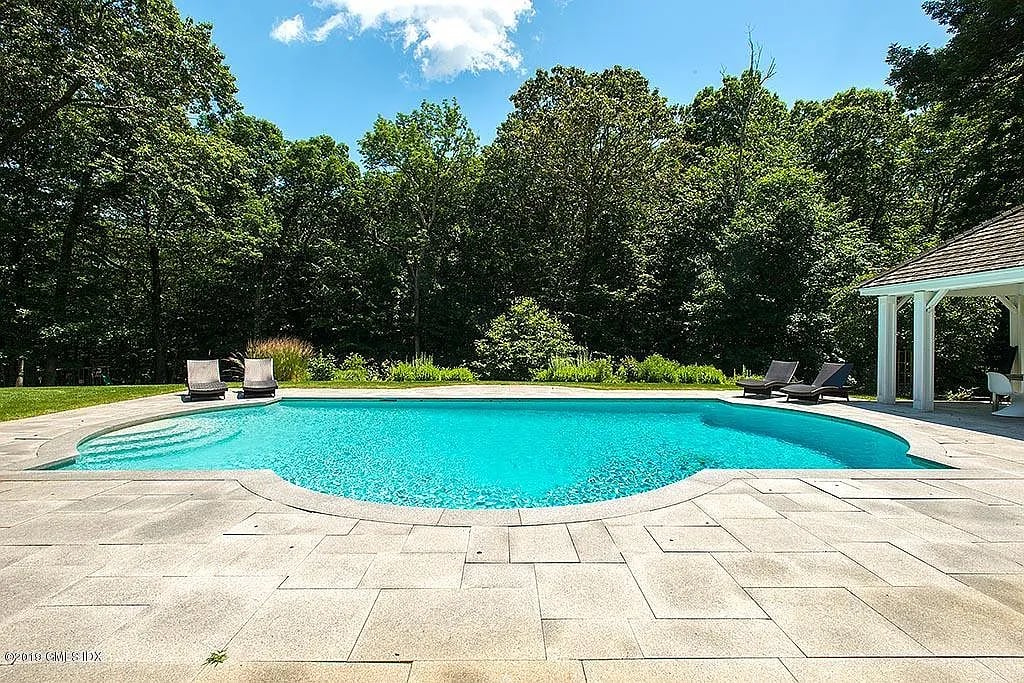 15 Mountain Laurel Dr