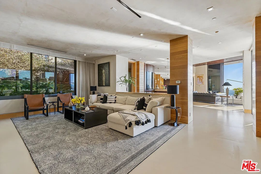 1525 Blue Jay Way