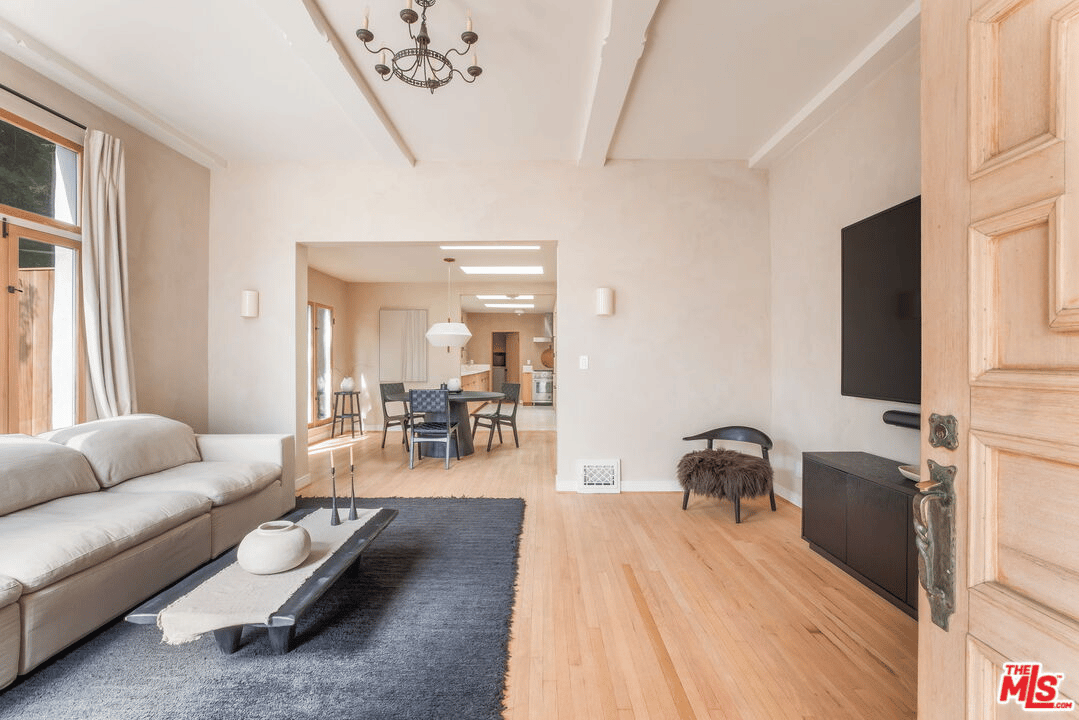 6277 Commodore Sloat Dr